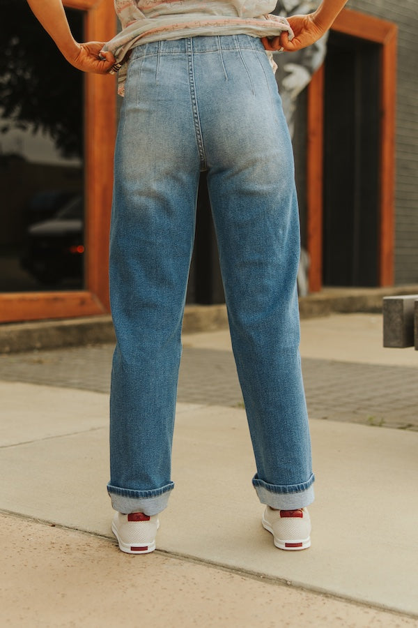 Mid Wash High Rise Pocket Detailed Cuffed Boyfriend Jeans